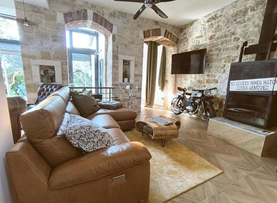 Big Oasis House With Garden,near Colosseum Pula